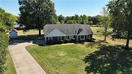 19905 Travis Ln Stilwell, KS 66085