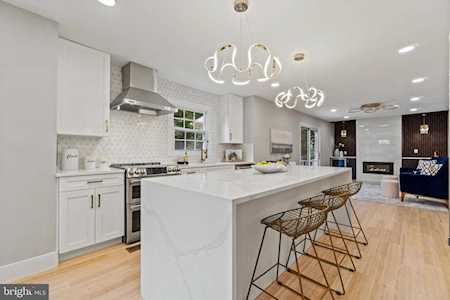 4666 20th St N Arlington, VA 22207
