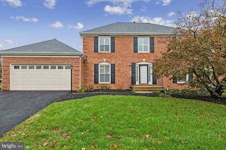 5270 Glen Meadow Rd Centreville, VA 20120