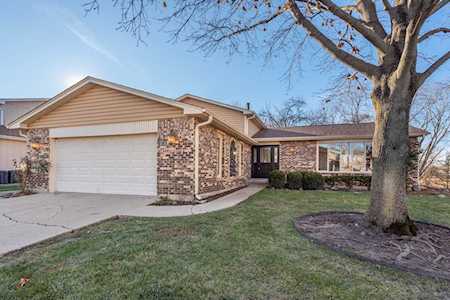 818 Beacon Dr Schaumburg, IL 60193