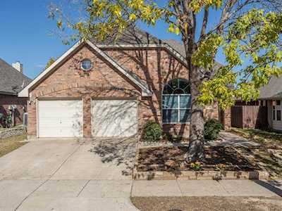 5720 Meadowglen Drive Denton, TX 76226