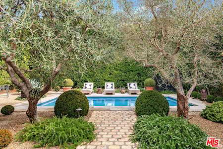926 N Sweetzer Ave West Hollywood, CA 90069