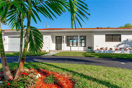 221 SE 2nd Ct Hallandale Beach, FL 33009