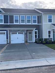 1617 Songbird Ln Chesapeake, VA 23323