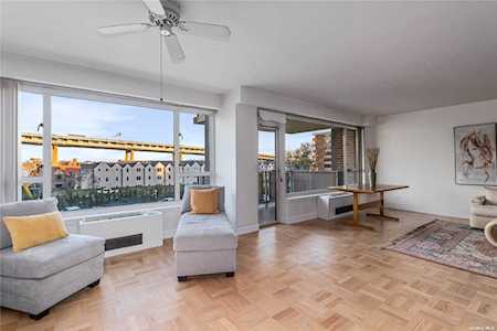 166-25 Powells Cove Blv #3K Beechhurst, NY 11357