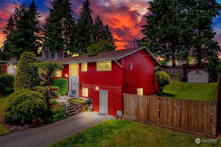 4801 239th St SW Mountlake Terrace, WA 98043