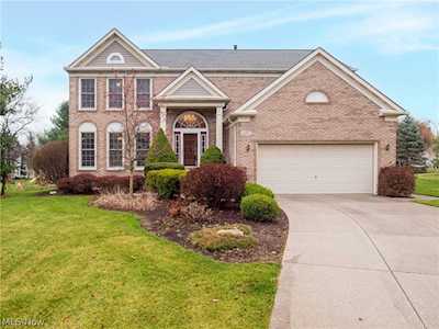2297 Champion Trl Twinsburg, OH 44087