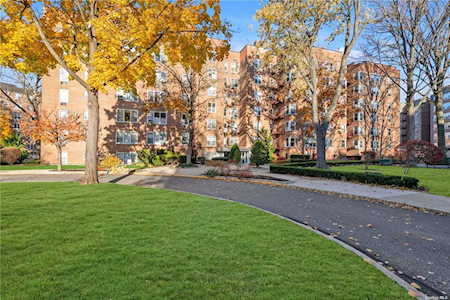 209-20 18th Avenue #4H Bayside, NY 11360