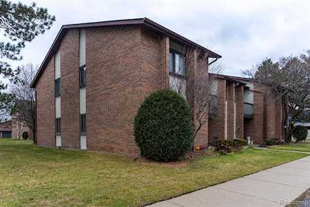 33549 Pondview Circle Livonia, MI 48152