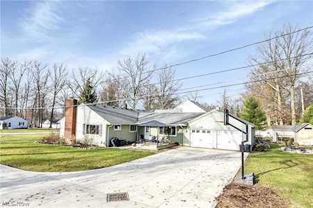 155 Tomahawk Dr Avon Lake, OH 44012