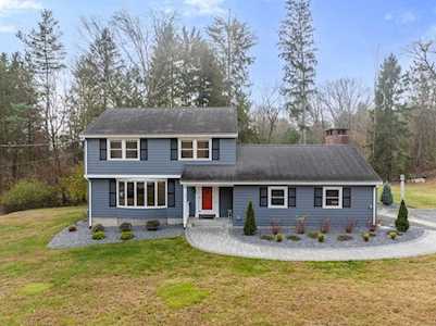 10 Clemmons St Southborough, MA 01772