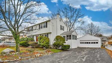 94 Carroll Parkway Lowell, MA 01851