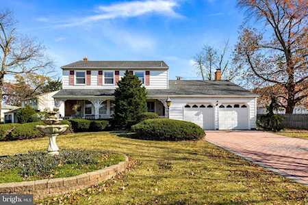 138 Knollwood Dr Cherry Hill, NJ 08002