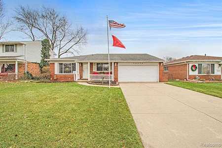 12474 De Cook Sterling Heights, MI 48313