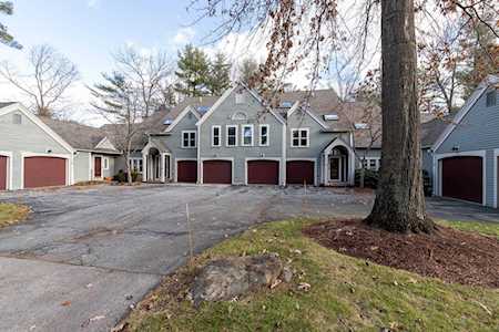 25 Hawthorne Village Rd Nashua, NH 03062