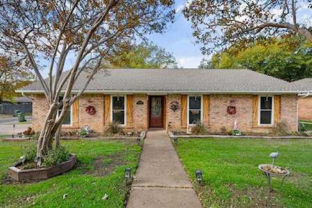 2708 Lucas Drive Arlington, TX 76015