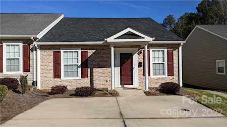 2061 Pin Oak Place Cramerton, NC 28032