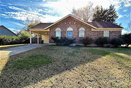 7045 Saddlebrook Dr Millington, TN 38053