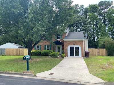 1016 Oak Bark Ln Chesapeake, VA 23323