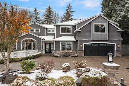 416 SW 174th St Normandy Park, WA 98166