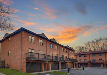 1351 E Central Rd #B4 Arlington Heights, IL 60005