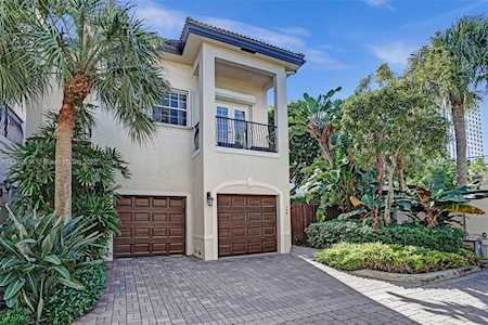 300 NE 7th Ave Fort Lauderdale, FL 33301