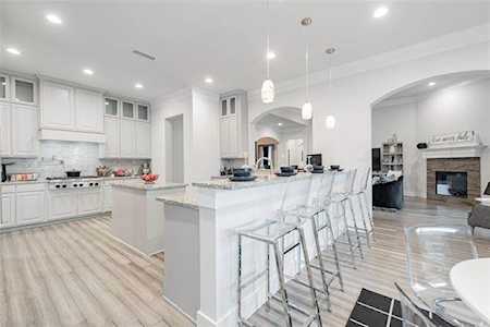 909 Eagle Point Drive Desoto, TX 75115