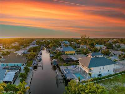 2736 Gulfview Dr Naples, FL 34112