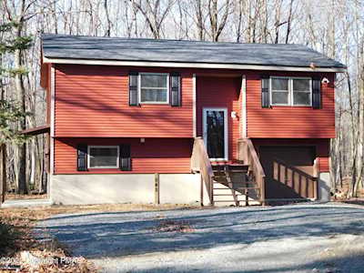 542 W Chipmunk Rd Bushkill, PA 18324