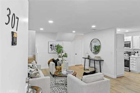 10757 Hortense St #307 North Hollywood, CA 91602