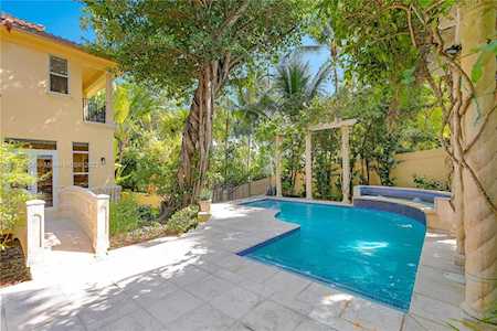 3280 Treasure Trove Ln Miami, FL 33133