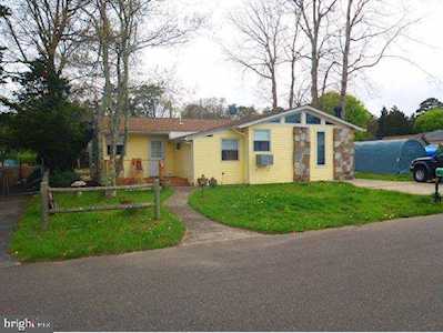 64 Fairway Dr Tuckerton, NJ 08087