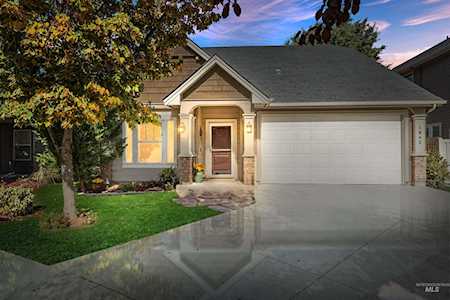 1842 E Sagemoor Dr Meridian, ID 83642-5048