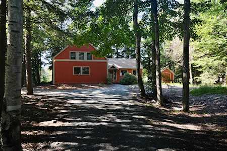 63 Greensward Dr Grantham, NH 03753