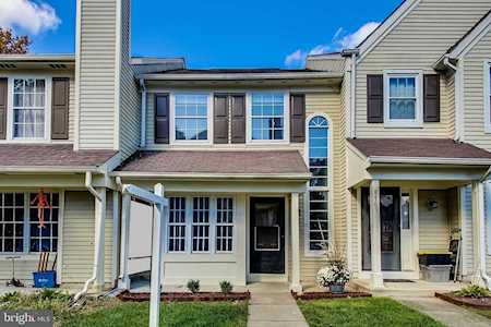 8767 Village Green Ct Alexandria, VA 22309
