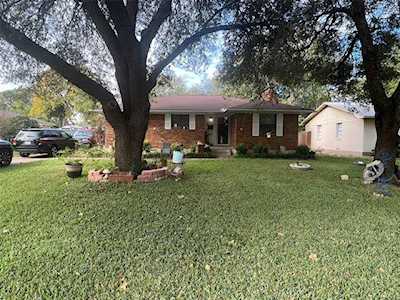 307 Bob White Street Desoto, TX 75115