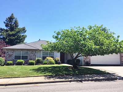 944 Cypress Point Loop Ashland, OR 97520