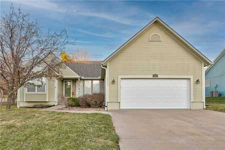 4429 SW Hillside Dr Lees Summit, MO 64082