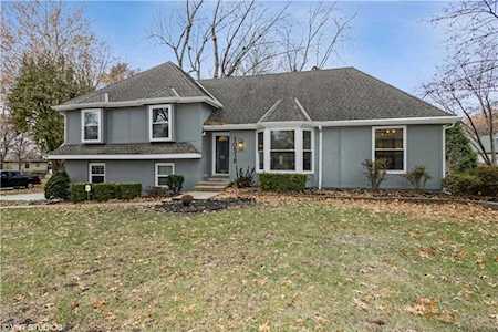 10518 Cherokee Ln Leawood, KS 66206