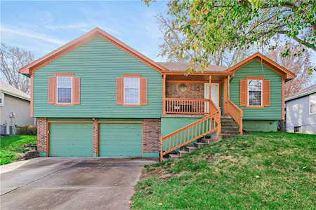 408 NE Fox Trail Dr Blue Springs, MO 64014
