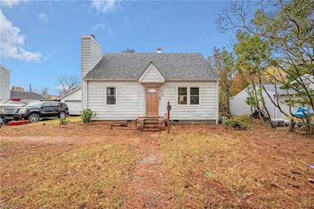 33 Rockwell Rd Hampton, VA 23669