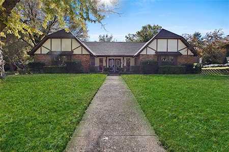 4000 Three Oaks Drive Arlington, TX 76016