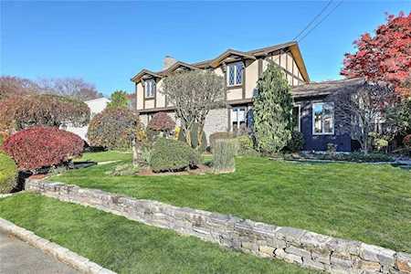 9 Michele Dr North Providence, RI 02760