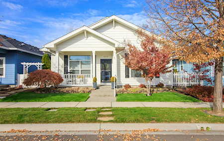 660 Golden Peak Dr Central Point, OR 97502