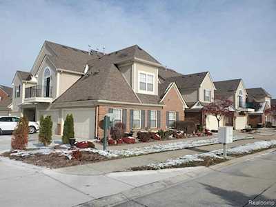 7779 Ambassador Shelby Twp, MI 48316