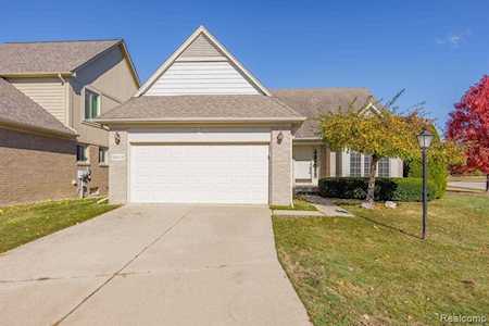 52408 Covecreek Macomb, MI 48042
