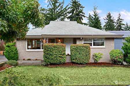 8914 Corliss Ave N Seattle, WA 98103
