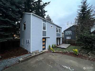 8916 Corliss Ave N Seattle, WA 98103