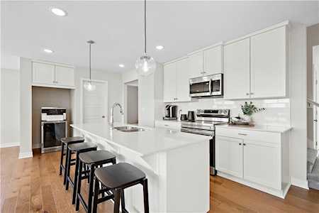 527 Hampstead Dr Raymore, MO 64083