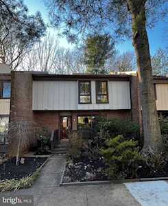 2135 Colts Neck Ct Reston, VA 20191